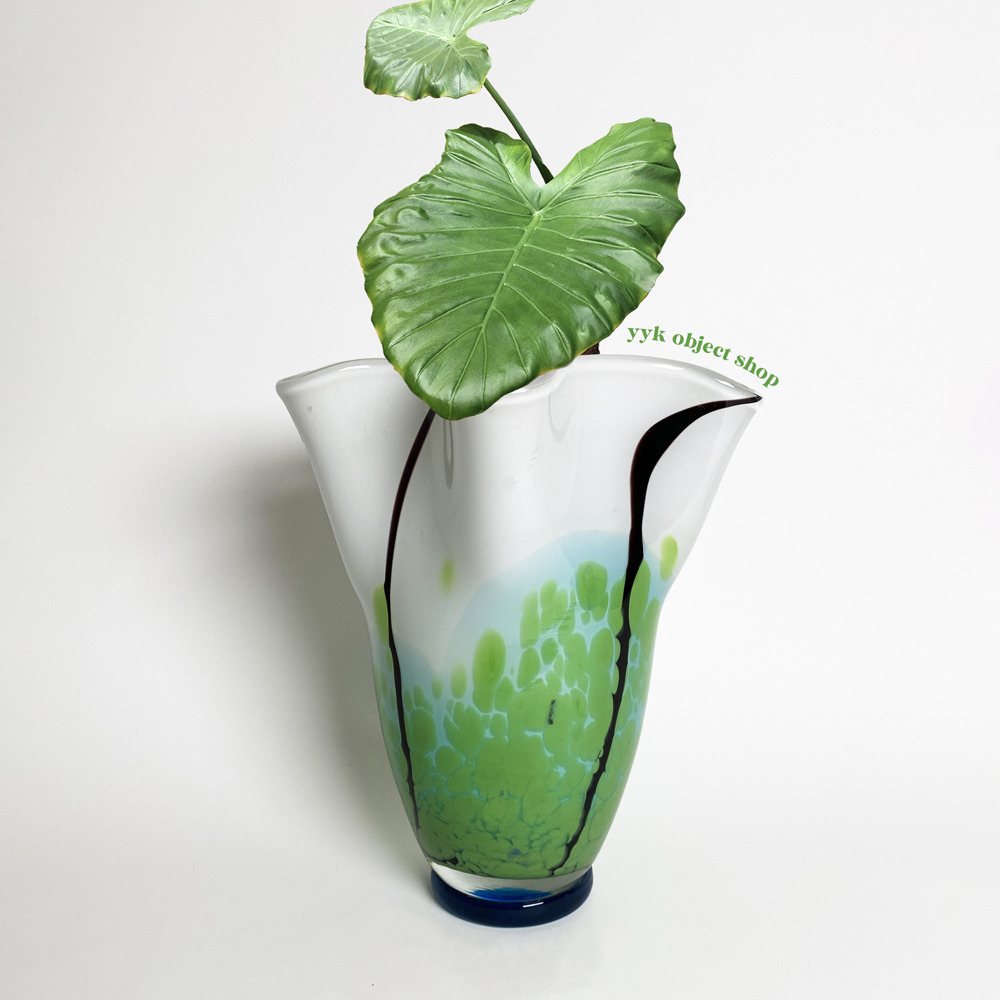 [Green to White Flower Vase]