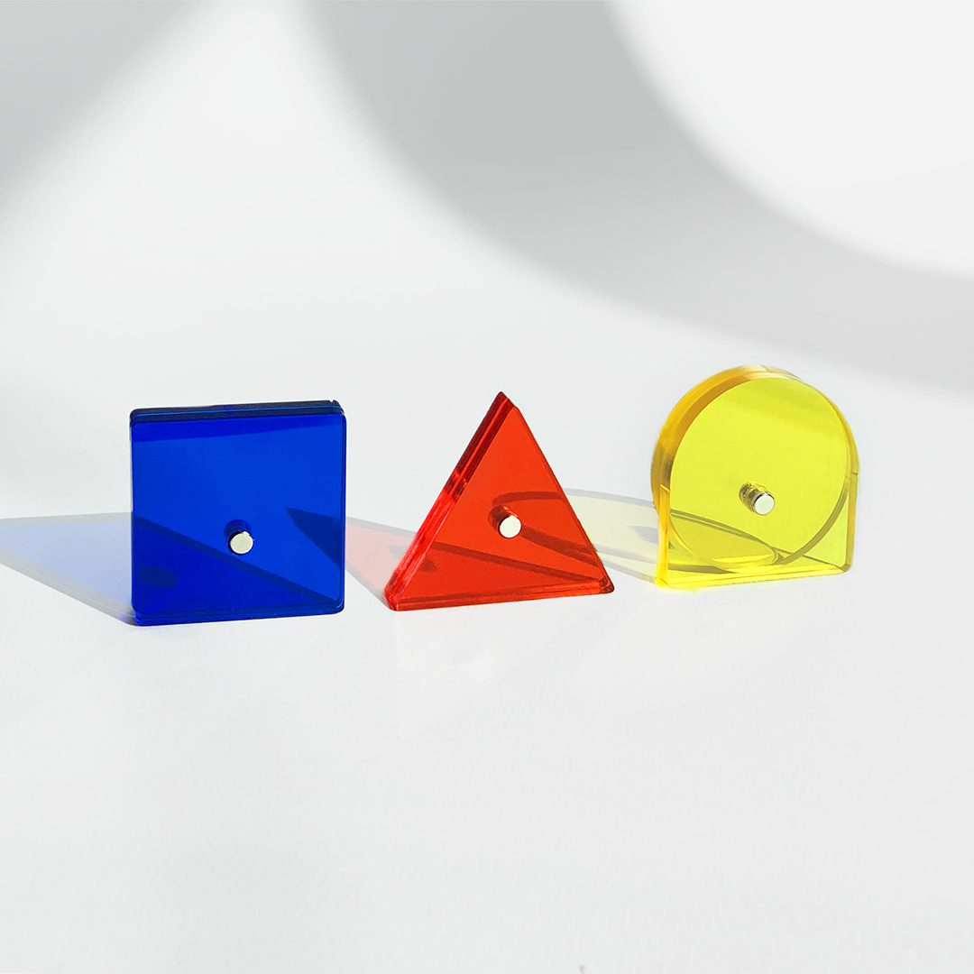 tricolor magnet holder