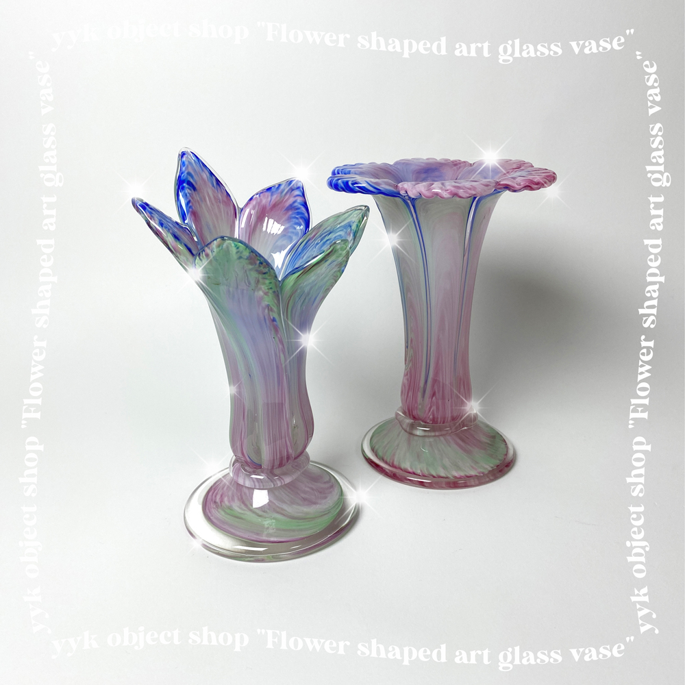 [Flower-shaped art glass vase]